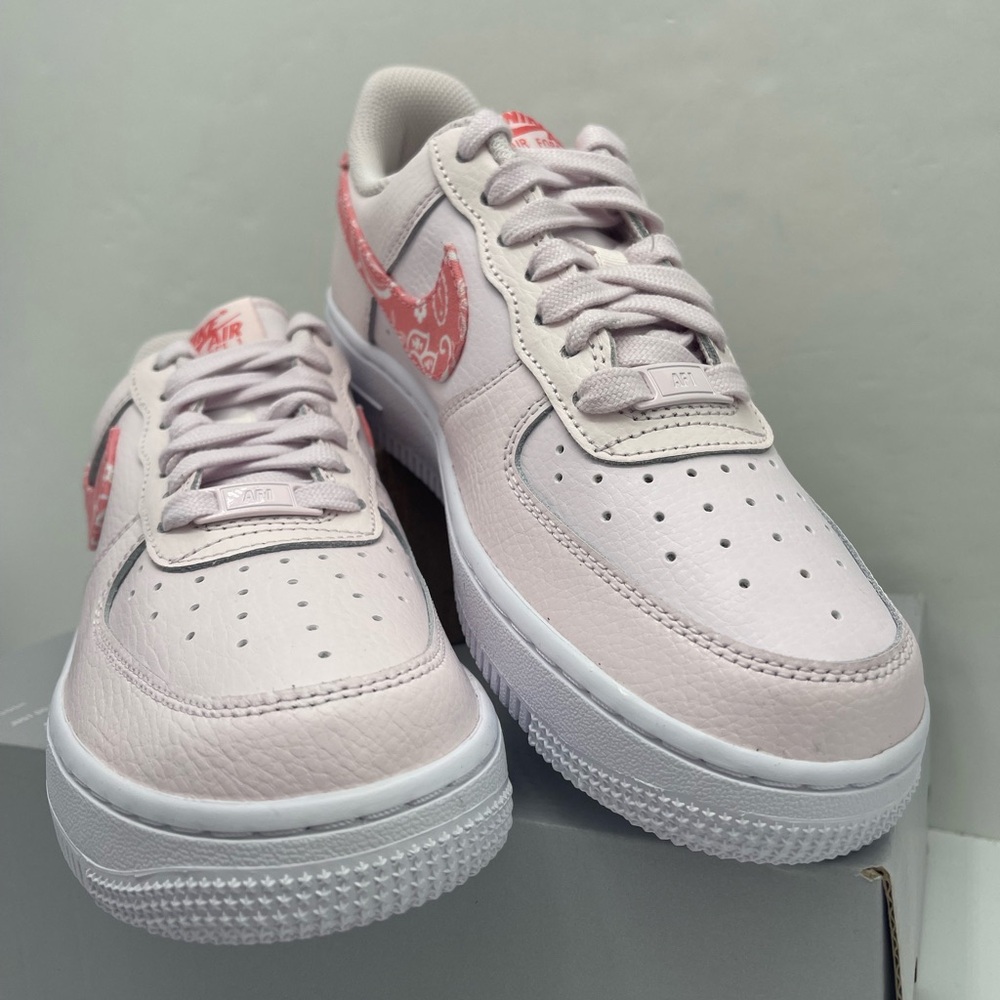 Nike Women W AIR FORCE 1 '07
PEARL PINK/CORAL CHALK-WHITE Pink Platform Sneakers - Picture 3 of 16